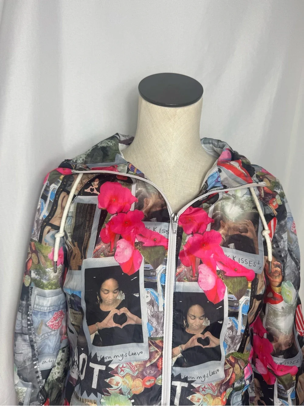 Woman's Divided By H&M Graphic Windbreaker Hoodie Zip Up Y2K style size 4